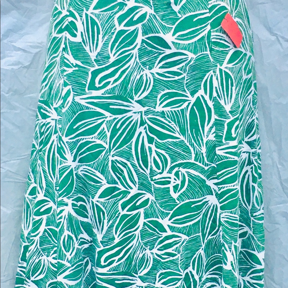 Skirt. Leafy pattern, elegant comfortable